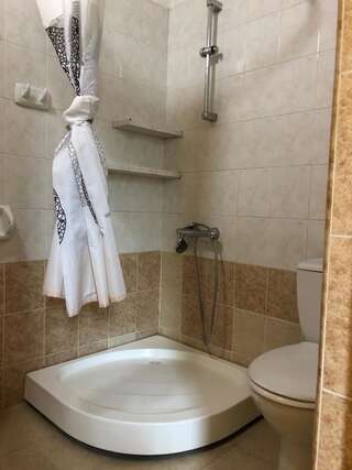 Отель Gutsa Artists Mini-Hotel Тбилиси Стандартный трехместный номер-2