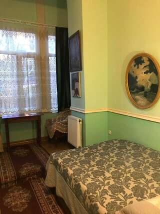 Отель Gutsa Artists Mini-Hotel Тбилиси Стандартный трехместный номер-17