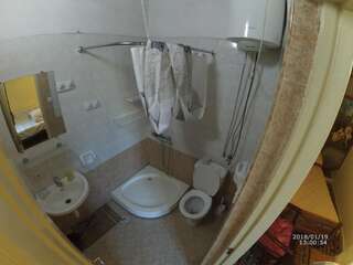 Отель Gutsa Artists Mini-Hotel Тбилиси Стандартный трехместный номер-25