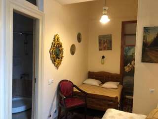 Отель Gutsa Artists Mini-Hotel Тбилиси Стандартный трехместный номер-29