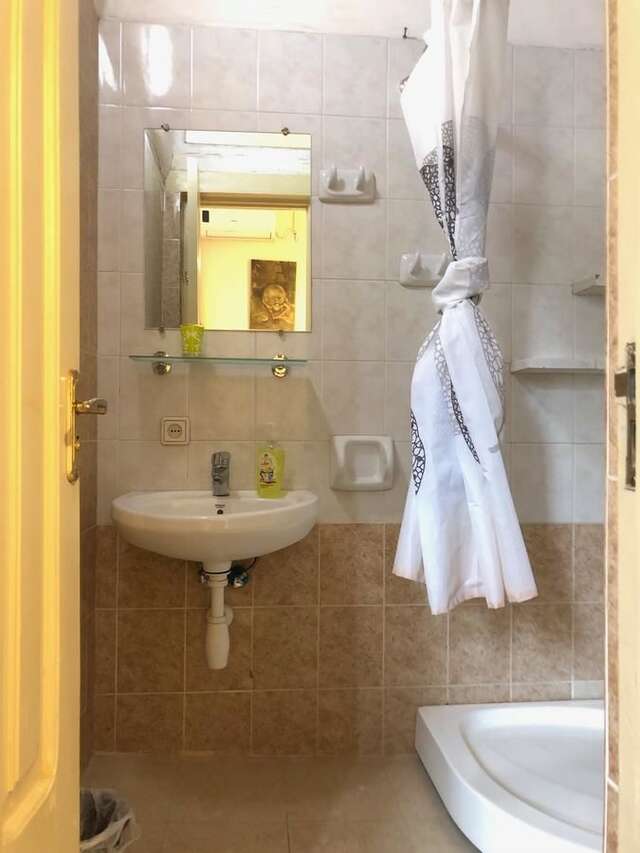 Отель Gutsa Artists Mini-Hotel Тбилиси-13