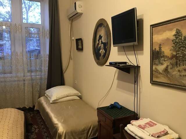 Отель Gutsa Artists Mini-Hotel Тбилиси-20