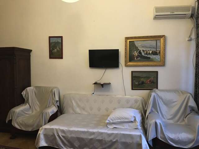 Отель Gutsa Artists Mini-Hotel Тбилиси-33