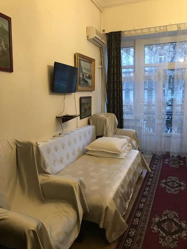 Отель Gutsa Artists Mini-Hotel Тбилиси-36