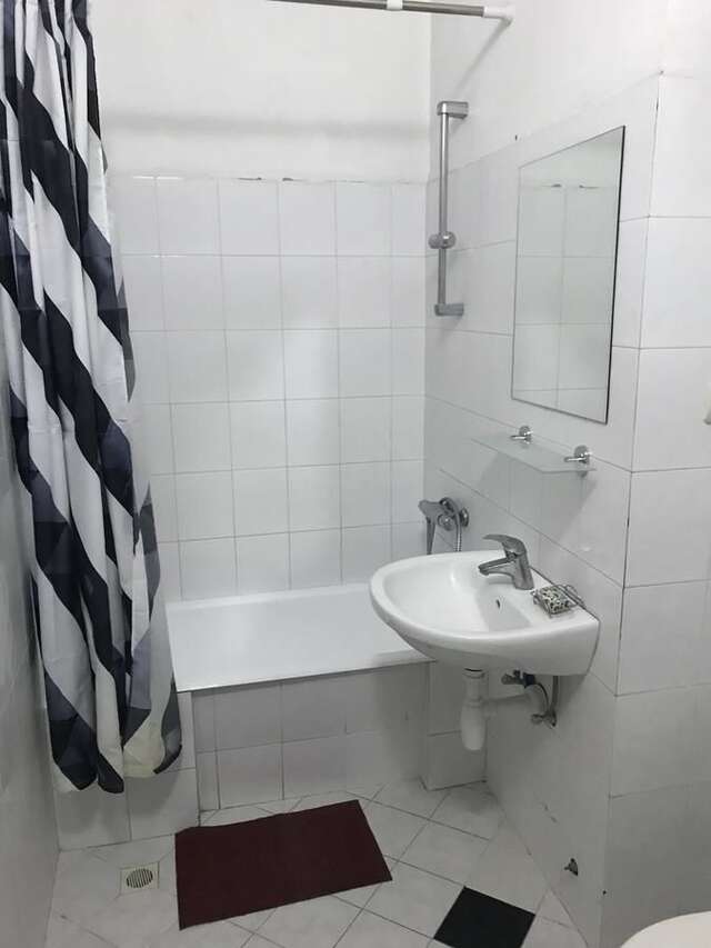 Отель Gutsa Artists Mini-Hotel Тбилиси-38