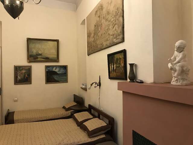 Отель Gutsa Artists Mini-Hotel Тбилиси-40