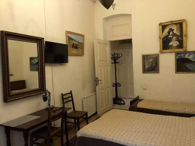 Отель Gutsa Artists Mini-Hotel Тбилиси-8