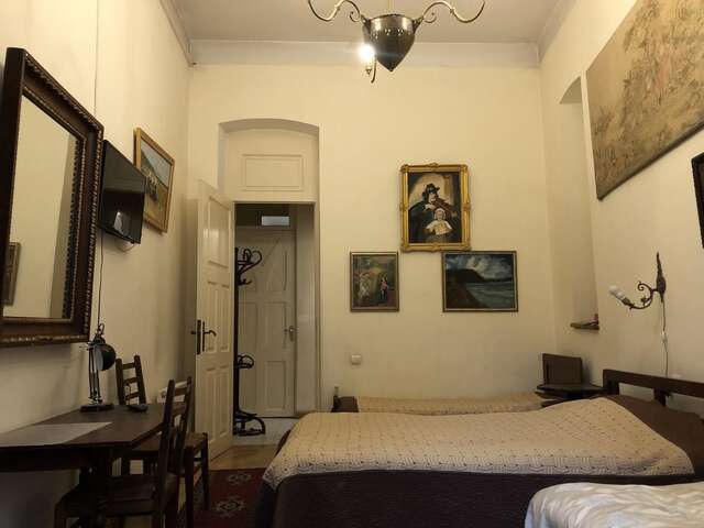Отель Gutsa Artists Mini-Hotel Тбилиси-9